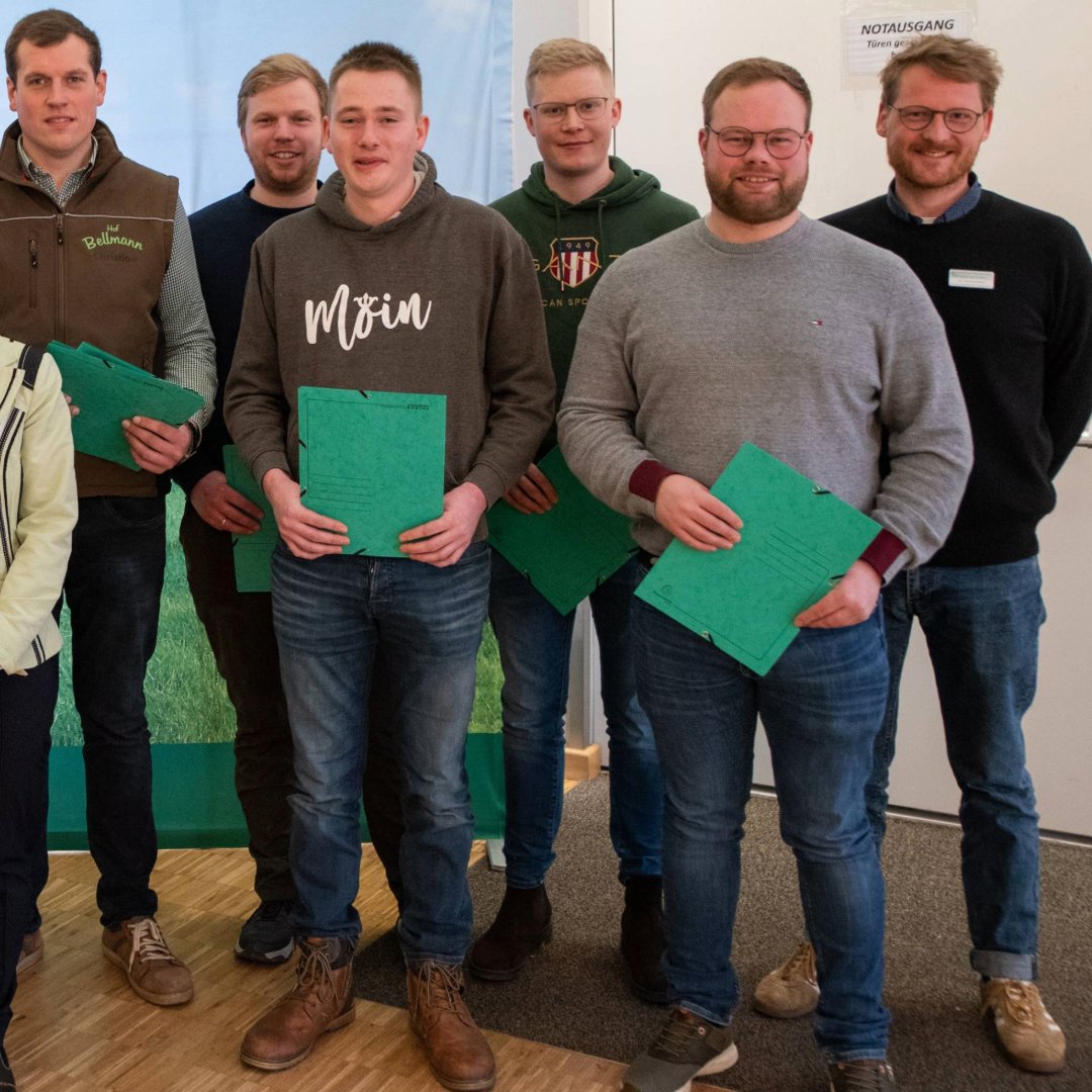 Beim #Grünlandtag in #Rodenkirchen in der #Wesermarsch wurden die Sieger des #Silagewettbewerbs 2024 ausgezeichnet: lwkn.de/gruenlandtag25
