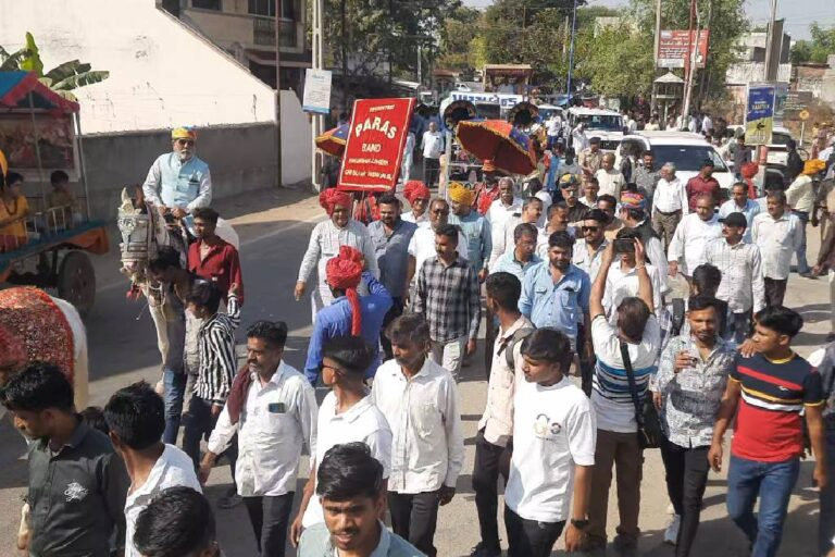 NewsCapitalGJ's tweet photo. પાટણ નગરનો 1280મો સ્થાપના દિવસ ઉજવાયો; ભવ્ય શોભાયાત્રા નીકળી
વધુ માહિતી માટે વાંચો ⬇:
https://t.co/phGUhqzufI
#PatanFoundationDay #PatanCelebrations #1280thAnniversary #GrandProcession #CulturalHeritage https://t.co/79a1f9HmqY