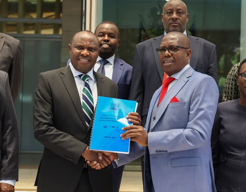 NPHIKenya's tweet photo. 🄼🄸🄻🄴🅂🅃🄾🄽🄴

We handed over the Taskforce 
Operationalisation report to the Head of Public Service Felix Koskei. 

The document contains recommendations on our  governance framework and strategic direction. 

Our pursuit for autonomy by March 2025 is taking good shape. https://t.co/jZDMD8w8ph
