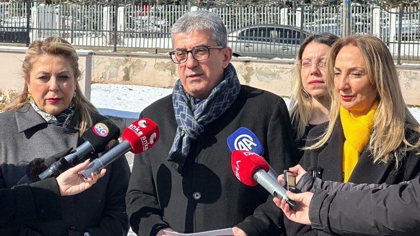 🔴SON DAKİKA: CHP Grup Başkanvekili G. Günaydın, CHP Genel Başkan Yardımcısı A. Nazlıaka ve beraberlerindeki heyet,  #ÖTVistisnası Kanun'unun bazı maddelerinin yürürlüklerinin durdurulması ve iptalleri istemiyle AYM'ye başvuru yaptı.‼️#aracımadokunma