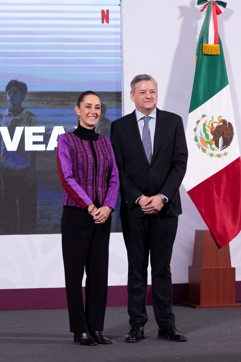 GobiernoMX's tweet photo. #MañaneraDelPueblo | La presidenta @Claudiashein anuncia más buenas noticias para México: Netflix invertirá mil millones de dólares para producir series y películas en el país durante los próximos cuatro años, lo que contribuirá a la creación de empleos. https://t.co/zBRNdjeo3h