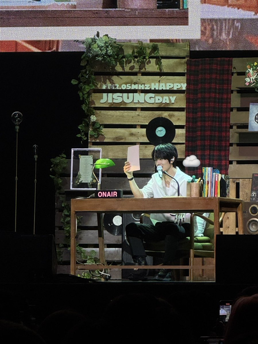 지성아 생일파티에 초대해 줘서 고마워요 .. 🎂🤍