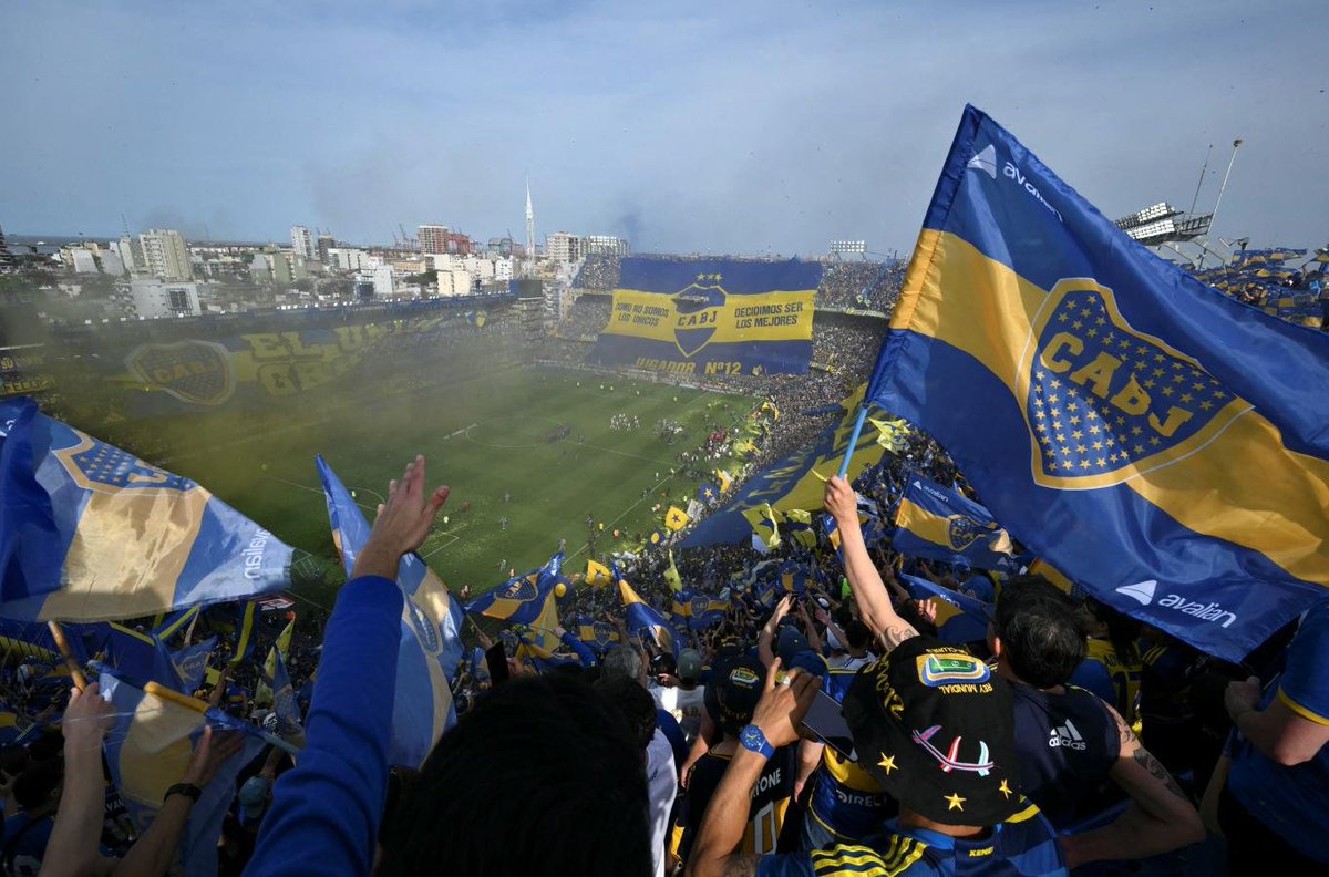 🤨¿#LaBombonera un BIRI-BIRI?

✅Lionel Messi
🗣️"Jugar ahí es ESPECIAL"

✅Vicente Del Bosque
🗣️"La Bombonera es la cancha que mejor refleja LA ESENCIA del fútbol"

✅Pelé
🗣️"Es lo más parecido a un TERREMOTO"

✅Zico
🗣️"Es una CALDERA"

✅Romario
🗣️"Viví un INFIERNO ahí adentro"