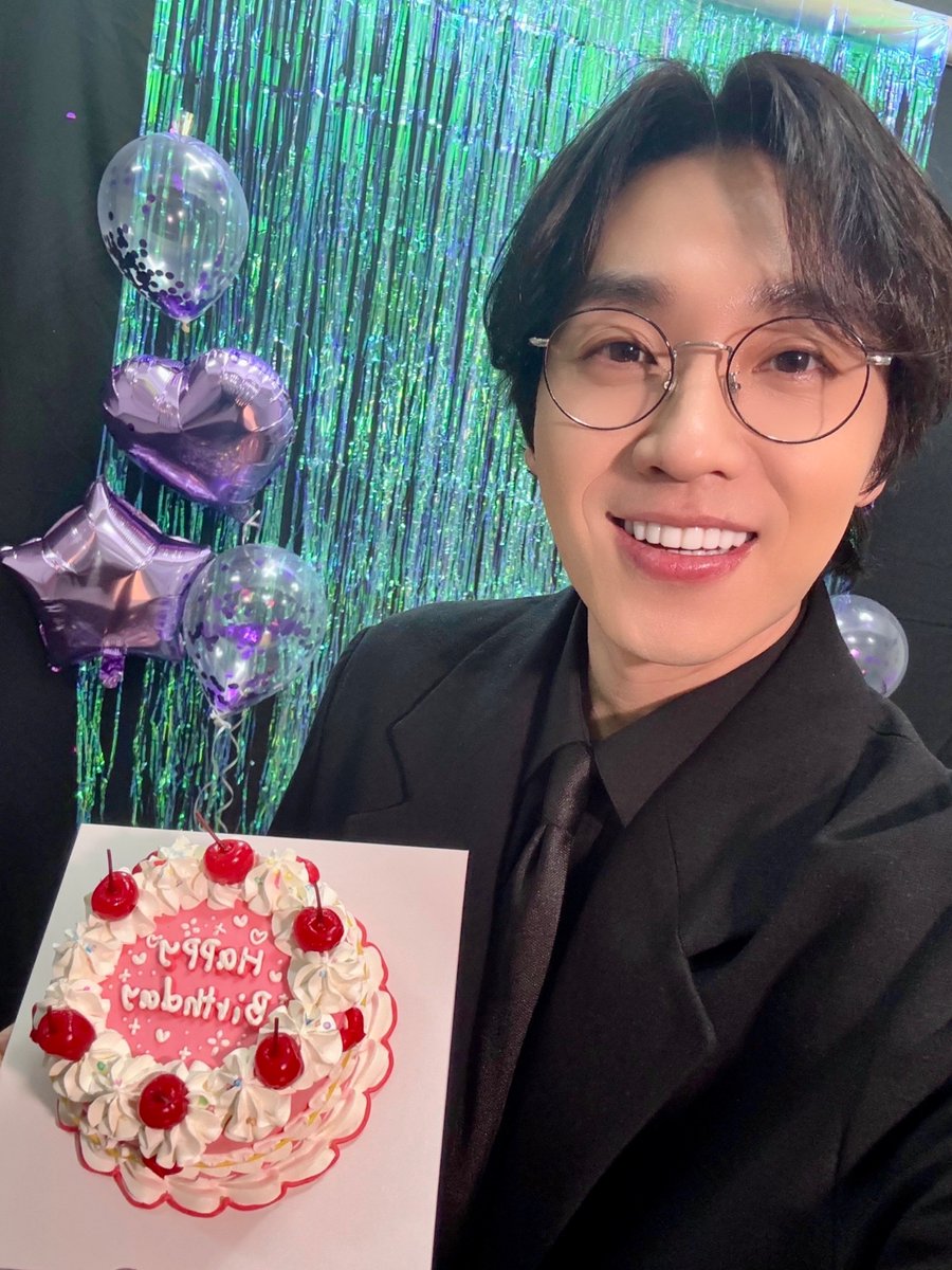 [📸]
봄과 함께 찾아온 이석훈 생일💐
축하해 주신 모든 분들 감사합니다♥️

#이석훈 #LEESEOKHOON #SG워너비 #SGWANNABE
#봄과함께_찾아오는_이석훈이라는_선물
#HAPPY_SEOKHOONDAY