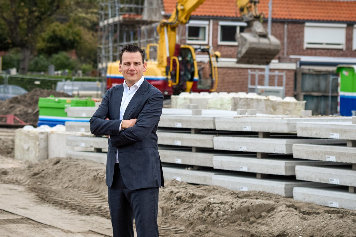 Interview met de energieke, bevlogen &amp; enthousiaste wethouder <a href="/GerardMostert/">Gerard Mostert</a>. Over 't belang van gemeenschapszin, doorgronden van spelregels en bouwen van 'n nieuw dorp op 't voormalig marinevliegkamp in <a href="/gemeentekatwijk/">Gemeente Katwijk</a>
sowo.kr/rBEDR7yF