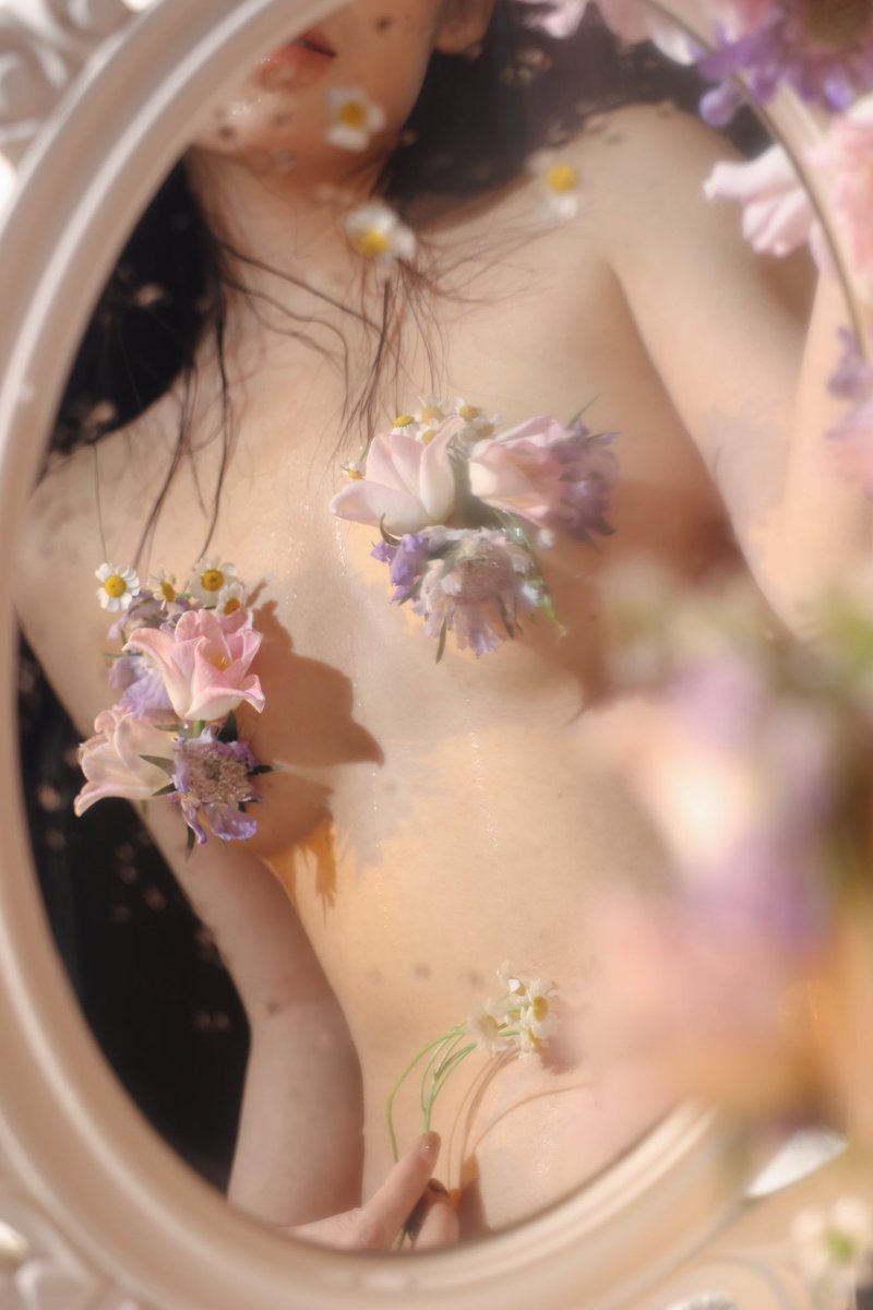 “春天的一些情绪，先于春天进入了我的身体。”
#私房 #人像