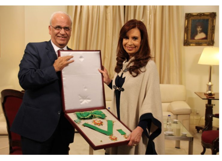 Tomasdente's tweet image. Che Cristina @CFKArgentina 
No vas a decir nada de la familia Bibas?
Hace 502 días que no decís nada. Ni siquiera HOY..m
No te dejan tus amigos de Irán?