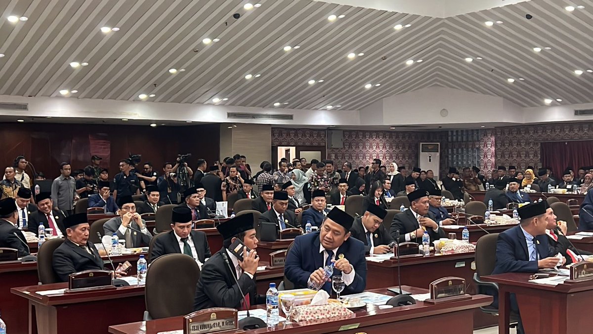 Selamat kepada seluruh kepala daerah yang sudah dilantik hari ini. Khususnya kepada Gubernur Banten Bapak Andra Soni. Moga Amanah.