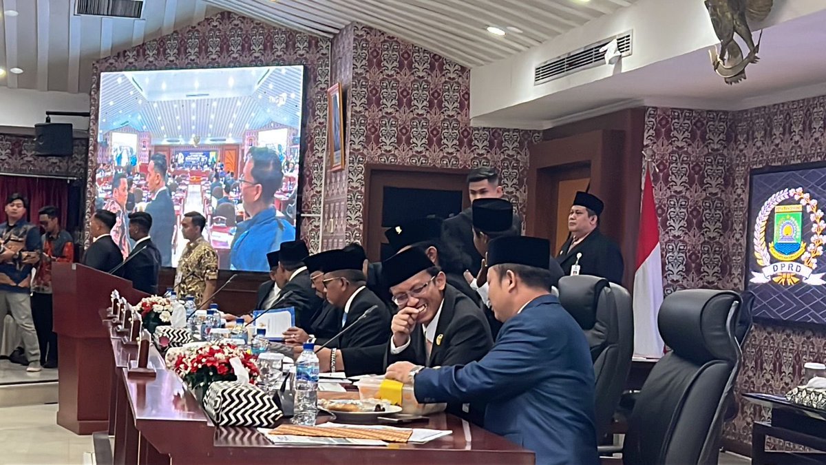 _ridwanakbar's tweet photo. Selamat kepada seluruh kepala daerah yang sudah dilantik hari ini. Khususnya kepada Gubernur Banten Bapak Andra Soni. Moga Amanah. https://t.co/E4lpTrLm06