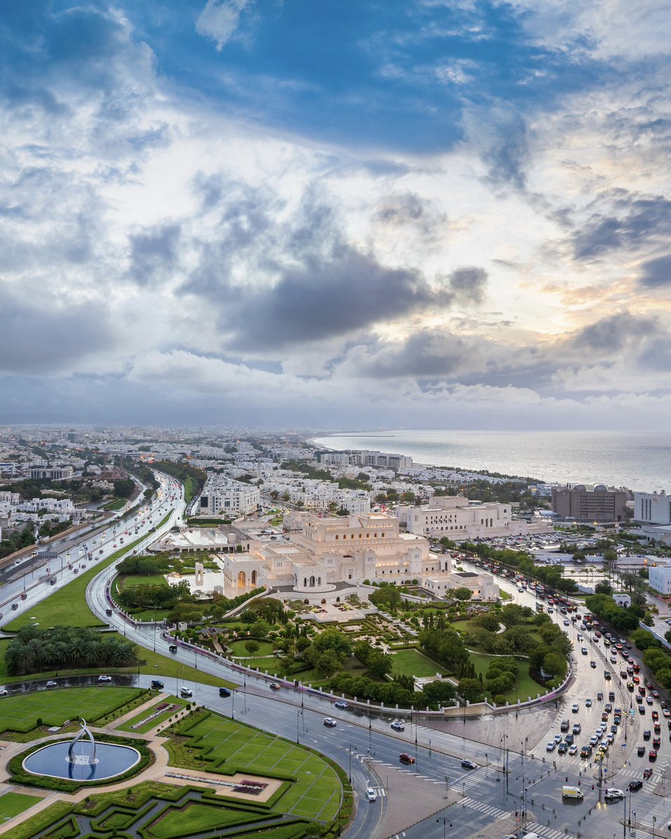 بهاء لا ينتهي يعانق سماء مسقط
Endless beauty above Muscat
🇴🇲