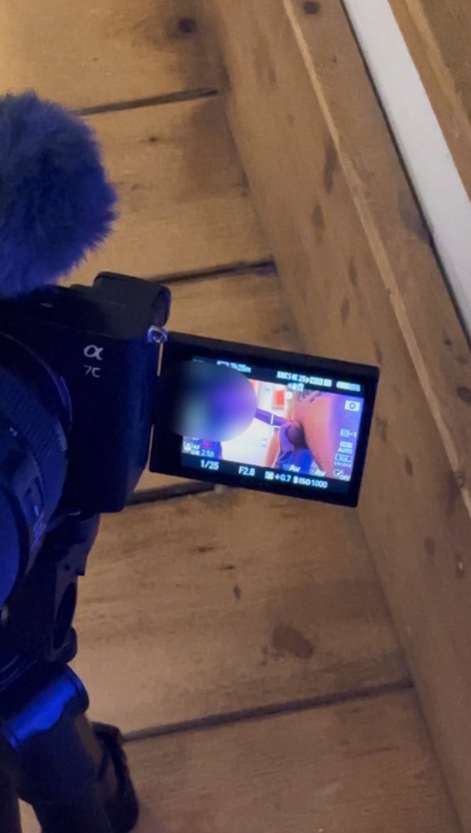 yourfavbj's tweet photo. Out here filming a movie 🤤🎥  you wanna get on your knees too? https://t.co/ljgLMC6VC9