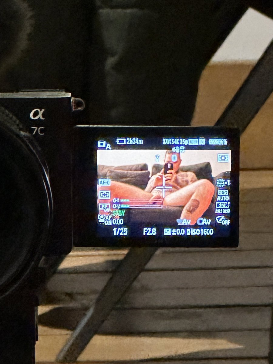 yourfavbj's tweet photo. Out here filming a movie 🤤🎥  you wanna get on your knees too? https://t.co/ljgLMC6VC9