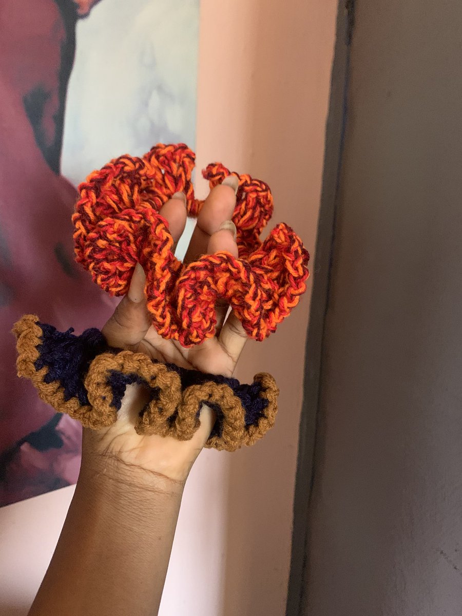crochetbystacia's tweet photo. Cute hand, cute scrunchies made in less than 30minutes for my sister https://t.co/gK2xVcqlcS