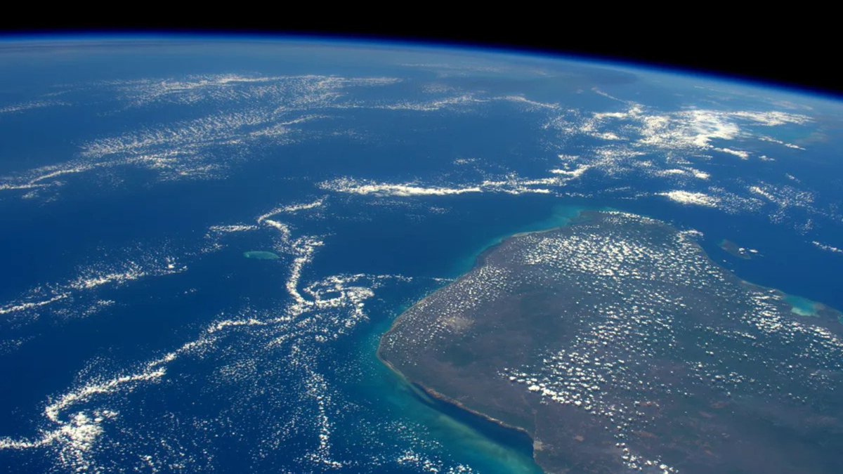 Uncover the mysterious disappearance of the dinosaurs with the whole family! We’ve teamed up with Tinkercast to create the ultimate, WOW-filled Egyptian family adventure! bit.ly/4dzdfjT  📸 Photo credit: Team Peake, European Space Agency