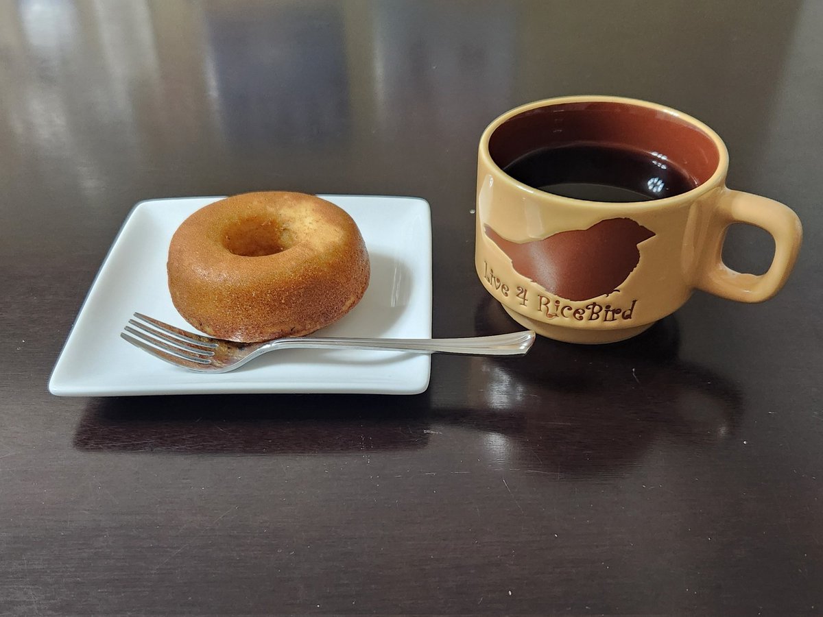 ruppycoppy's tweet photo. 安定の背徳感🤣
ひよちゃんゆかりの津曲珈琲さんの東ティモール産の☕
#MagicMonkey ホルダー特典のポイント交換でゲットした
mick doughnuts さんのハニー紅茶ドーナツ🥯
美味しかった〜💞 https://t.co/KcDGo9AHD4