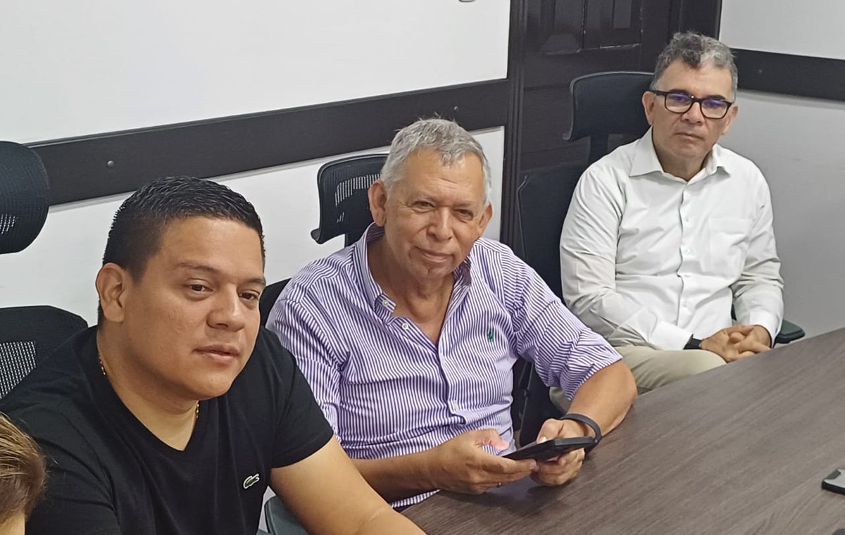 AEstaHora| ✍🏻En la Alcaldía de Girón se adelanta la firma protocolaria del Acuerdo UIS-Alcaldía, con el que decenas de estudiantes de secundaria del histórico municipio iniciarán su formación con la Universidad Industrial de Santander. Las clases inician el próximo 1 de marzo.