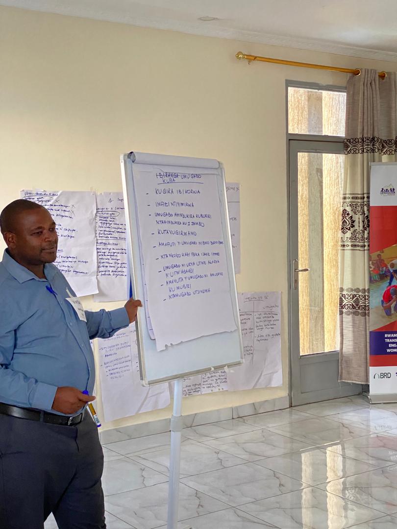 rwamrec's tweet photo. 📢 Closing the GTA Training for Financial Service Providers from 11/15 Kataza operational districts🚀#RWAMREC has successfully implemented a Gender Transformative Approach (GTA) training for 88 financial service providers under the #KATAZAProgram, implemented in partnership with @MastercardFdn, @BRDbank, @AMIR_Rwanda, @RwandaAMI, @mvendgroup, and @imbankrw. Since February 19th, representatives from SACCOs and MFIs have been gaining essential tools to promote #InclusiveFinance and dismantle gender barriers to financial access. A huge thank you to all participants—together, we're creating a more equitable financial ecosystem!💪💰
#GenderEquality #FinancialEmpowerment