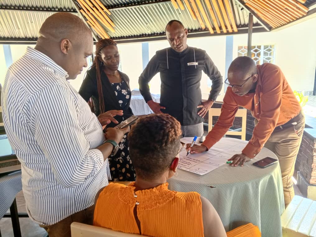 rwamrec's tweet photo. 📢 Closing the GTA Training for Financial Service Providers from 11/15 Kataza operational districts🚀#RWAMREC has successfully implemented a Gender Transformative Approach (GTA) training for 88 financial service providers under the #KATAZAProgram, implemented in partnership with @MastercardFdn, @BRDbank, @AMIR_Rwanda, @RwandaAMI, @mvendgroup, and @imbankrw. Since February 19th, representatives from SACCOs and MFIs have been gaining essential tools to promote #InclusiveFinance and dismantle gender barriers to financial access. A huge thank you to all participants—together, we're creating a more equitable financial ecosystem!💪💰
#GenderEquality #FinancialEmpowerment
