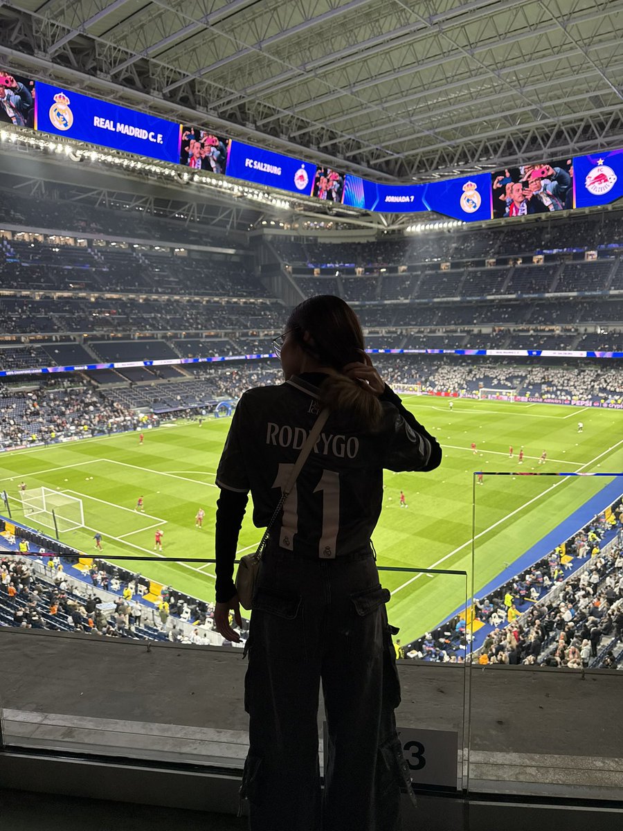 rvdrygo's tweet photo. tbt de quando fui ali do lado ver 
eu ídolo fazer dois gols numa noite de champions league https://t.co/4d2XWxGzvn