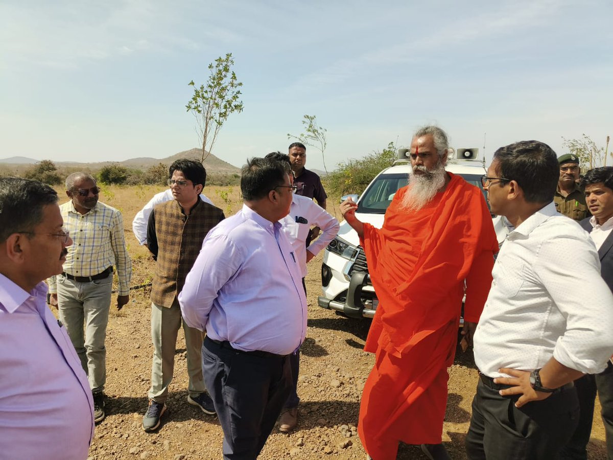 SwachhIndore's tweet image. इंदौर नगर निगम द्वारा गौवंश संरक्षण के लिए महू के ग्राम आशापुर में 17 हेक्टर भूमि पर गौशाला बनाई जायेगी। गौशाला का कार्य आगामी पांच दिवस में शुरू करने के निर्देश कलेक्टर श्री आशीष सिंह एवं आयुक्त श्री शिवम वर्मा द्वारा निरीक्षण के दौरान दिए गए।
@IndoreCollector
#cowprotection