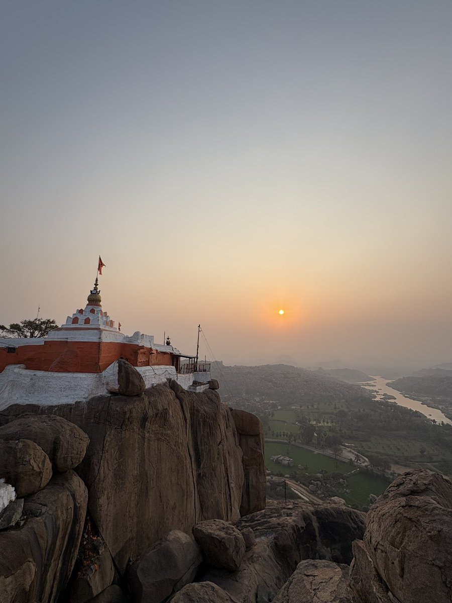 Prajwal24784833's tweet photo. ಆತ್ಮೀಯನೊಂದಿಗೆ ಇಂದು ಅಂಜನಾದ್ರಿ ಮತ್ತು ಹಂಪಿಯಲ್ಲಿ ಕಳೆದ ಕ್ಷಣಗಳು ❤️ https://t.co/yw5UPJNe7k