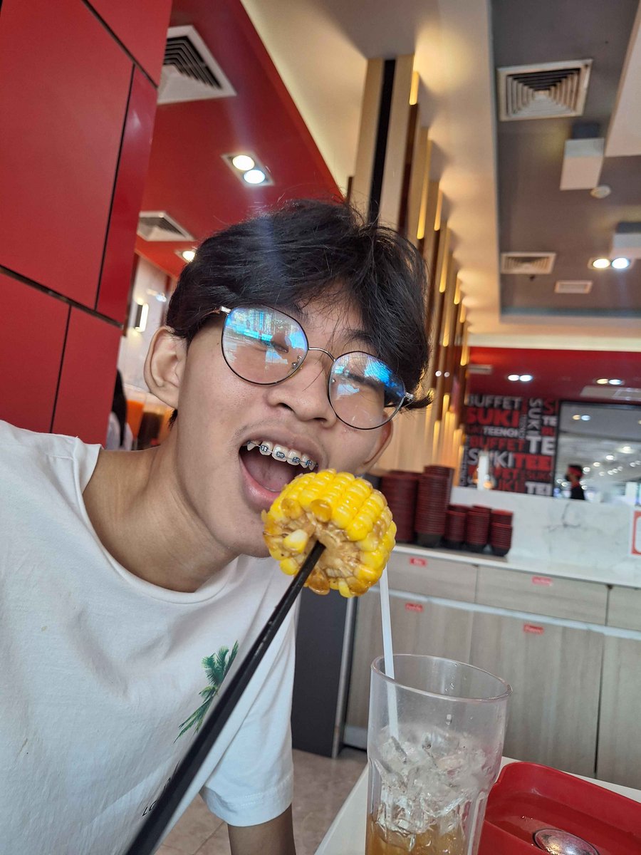 udomdetboy's tweet photo. วันนี้มากินข้าวกับแฟนครับ อ้ามๆ #เจ้าชายอุดมเดช #ไม่โสดแล้ว #วันนี้ที่รอคอย https://t.co/WUJRkqMnmZ