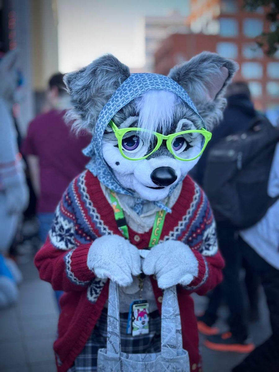 Grandma Agnes is having such a good time at Nordicfuzzcon.