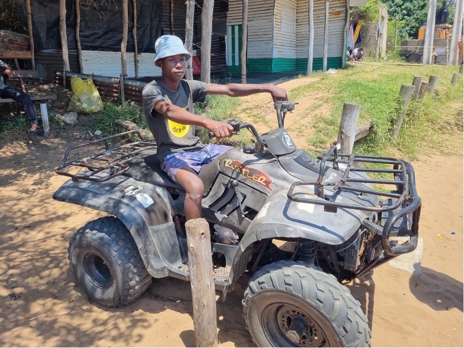#MaputoNationalPark is transforming lives &amp; protecting nature. With a EUR 5.9M grant from the #BlueActionFund, local communities are building resilience &amp; creating sustainable livelihoods through targeted training.  
Read: bit.ly/3QqgTDG

#PeaceParksFoundation