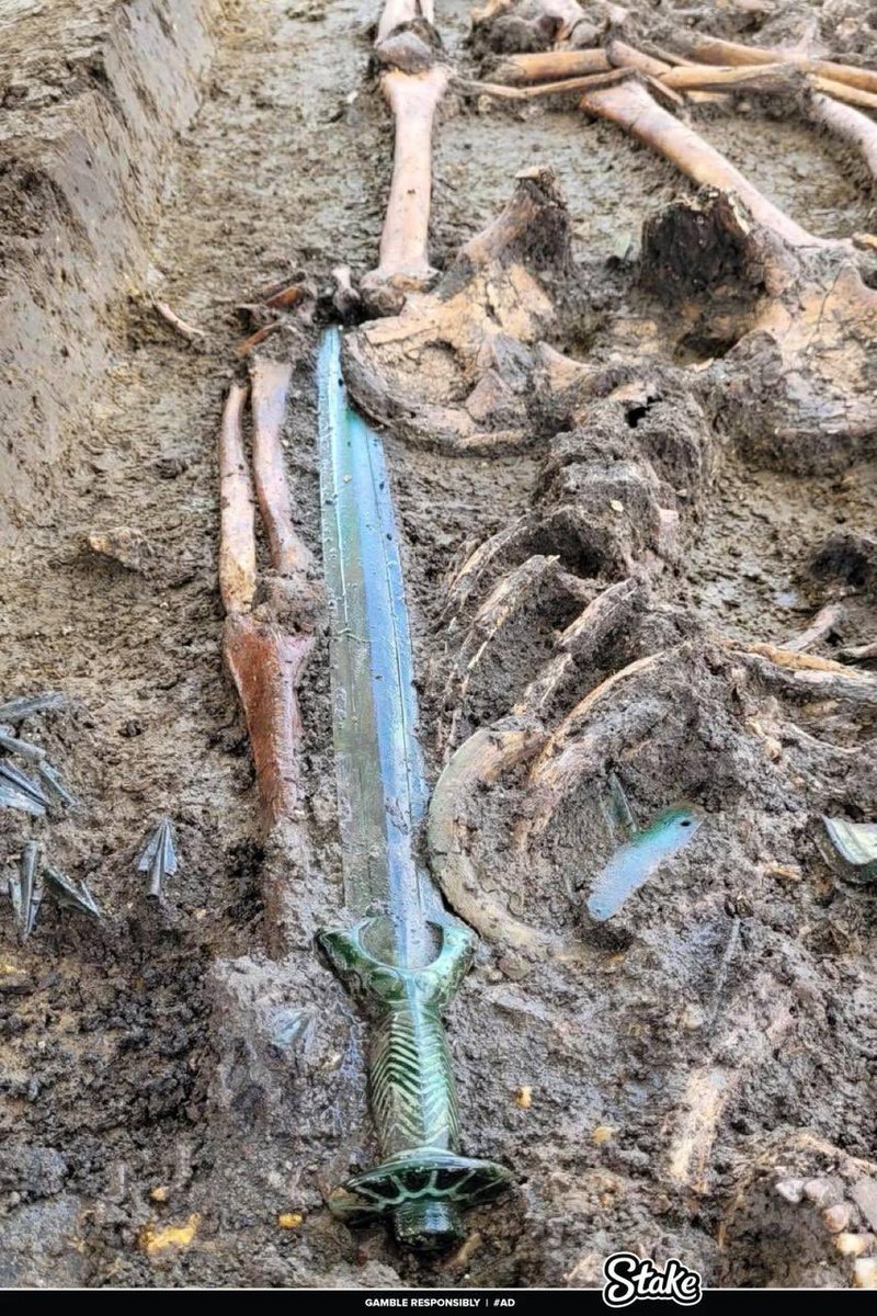 _kvngbaff's tweet photo. Thread of crazy archaeological discoveries 🧵

1. A 3,000-year-old perfectly preserved sword https://t.co/45ekXLSYpU