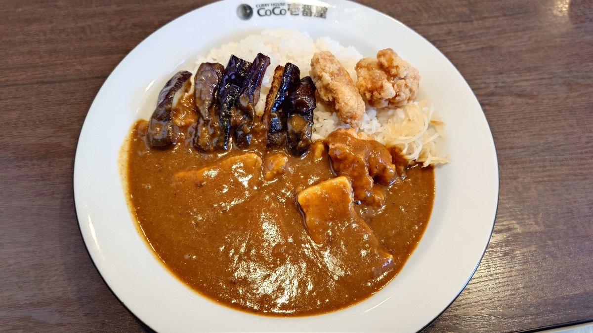 guruman71's tweet photo. 食べた

#スプーン
#あたらない
#店員さんが今度こそって言う笑
#CoCo壱番屋
#ココイチ
#塩豚角煮ジンジャーカレー
#山田裕貴
#250グラム
#6辛
#なす6個
#フライドチキン3個
#ジンジャーは混ぜるのが好き
#抽選券送ります https://t.co/1A46qhjlc0