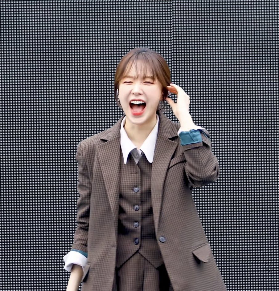 MontBlam's tweet photo. 노래, 무대할때 제일 행복한 뭉이씨
앞으로도 계속 함께해줘요!

#BestEverWendyDay
#온세상이_웬디로_물들어 https://t.co/RPwNzTtbt7