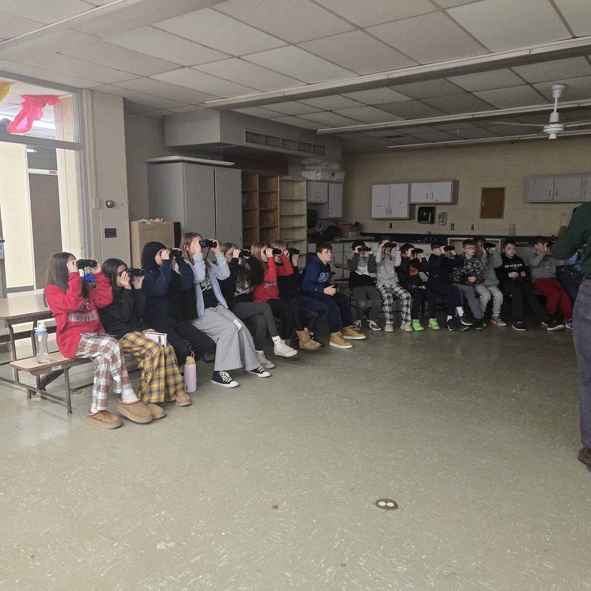 MrsRobertsonKIS's tweet photo. Nature Scopes Binocular Astronomy Program!  We used our binoculars to learn about the Moon and Planets! @GeaugaParks @KenstonSchools @KenstonKMS @kelly_kris_ https://t.co/DU9VrQ9IkA