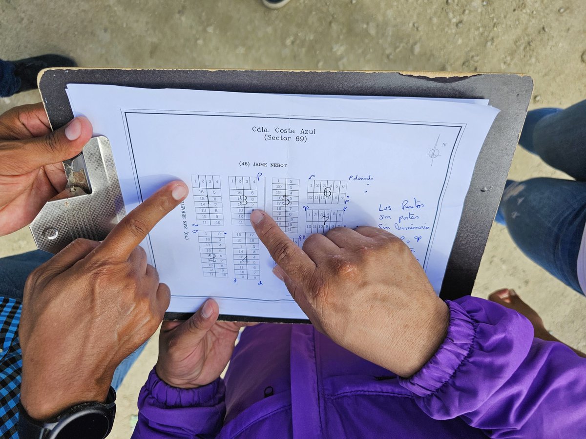 DPS_LosRios's tweet photo. También, se realizó recorrido puerta a puerta ejecutando actividades de control vectorial:

✅Fumigación intradomiciliaria
✅Destrucción de criaderos de mosquitos
✅Charlas de prevención de dengue
✅Entrega de toldos impregnados de insecticida
✅Abatización
#ElNuevoEcuador https://t.co/jWoSOuyZfS