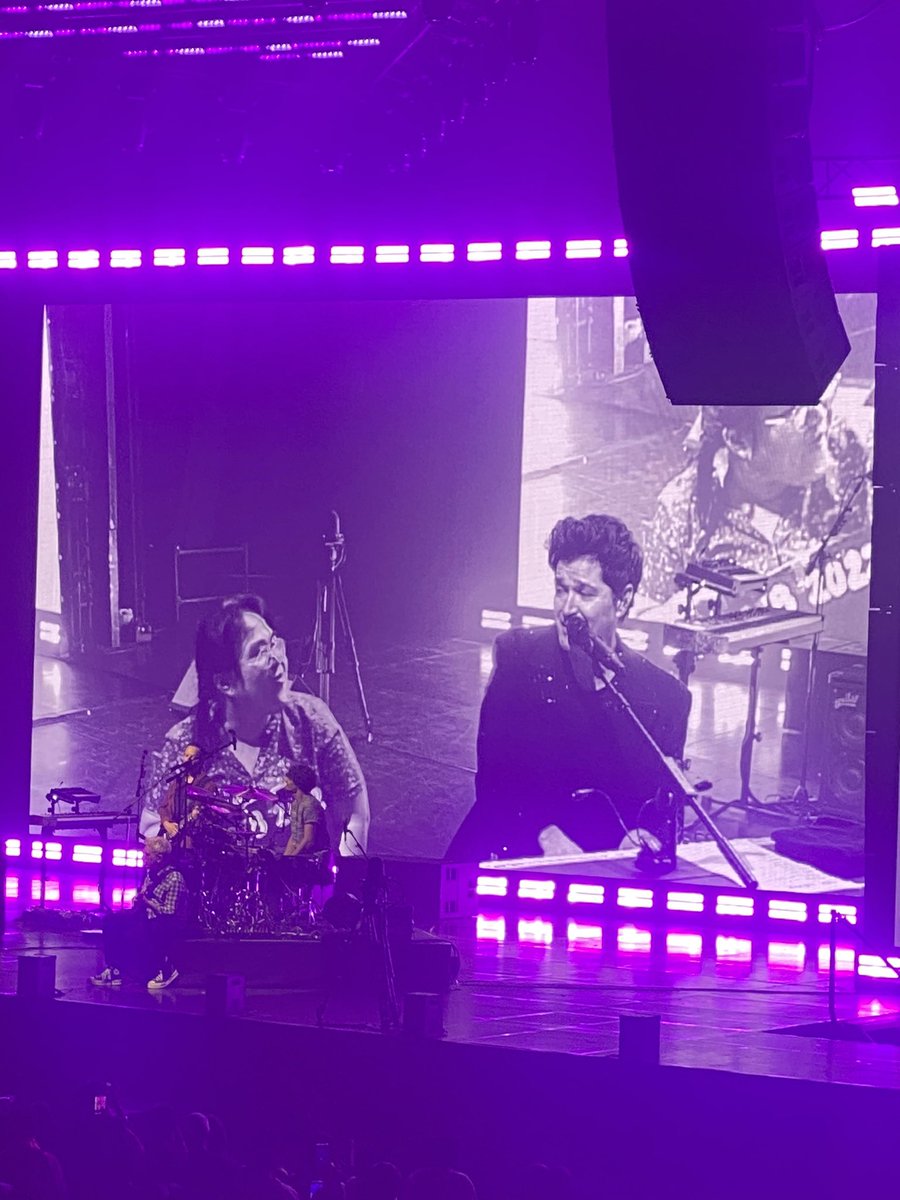 nonameneededna's tweet image. แกกกก ชั้นยินดีกับคุณแฟนคลับคนนี้มาก ที่่ได้ขึ้นเวทีร้องเพลงกับศิลปินคนโปรด ยินดีด้วยนะคะ ❤️

 #SatellitesWorldTourBangkok
#TheScriptSatellitesWorldTour
#TheScript