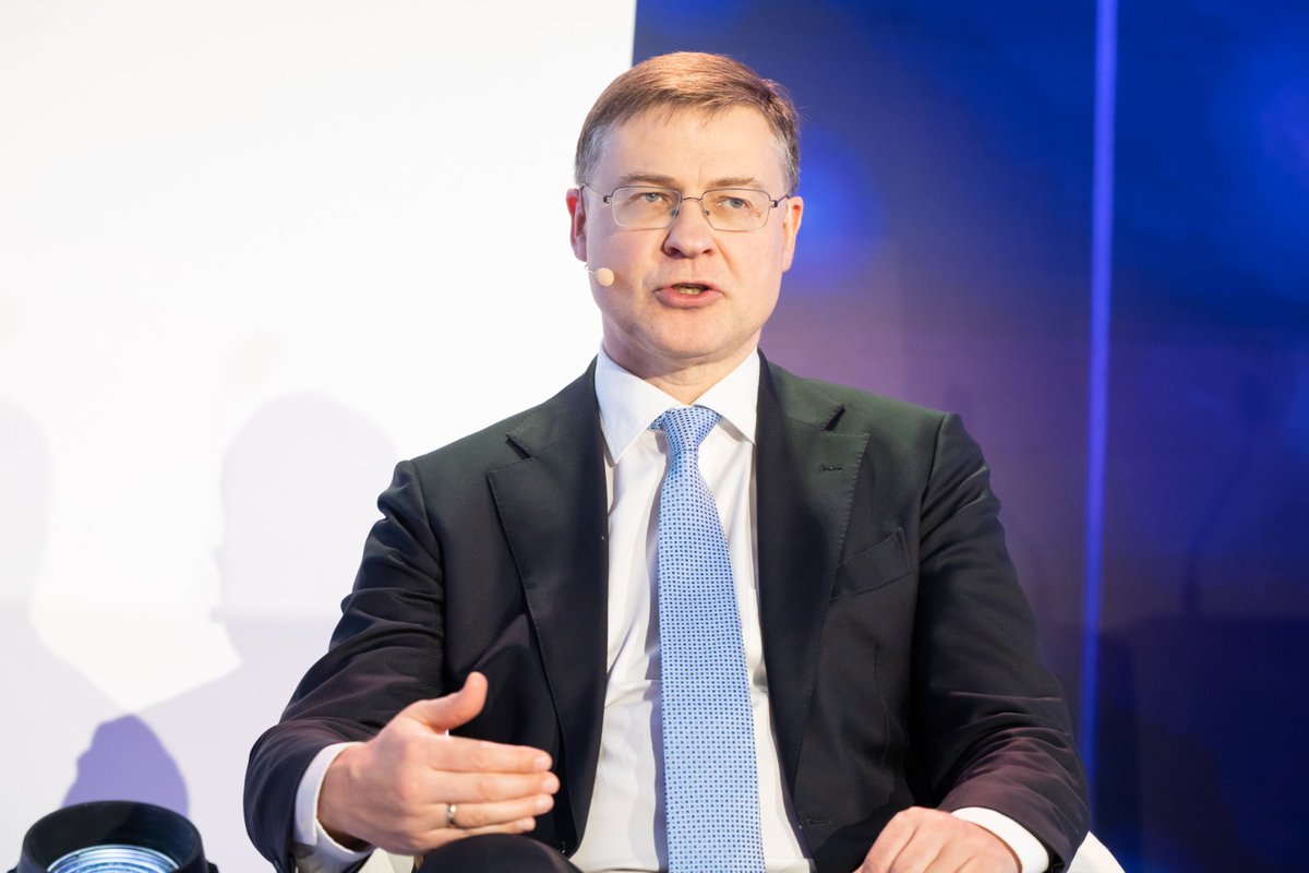 Valdis Dombrovskis (@vdombrovskis) on Twitter photo Happy to join <a href="/DIGITALEUROPE/">DIGITALEUROPE</a> at #MoD2025 today to talk competitiveness, simplification, and the #DigitalEuro.
Europe needs to embrace the digital age and make the most of all the opportunities that it offers. Happy to join <a href="/DIGITALEUROPE/">DIGITALEUROPE</a> at #MoD2025 today to talk competitiveness, simplification, and the #DigitalEuro.
Europe needs to embrace the digital age and make the most of all the opportunities that it offers.