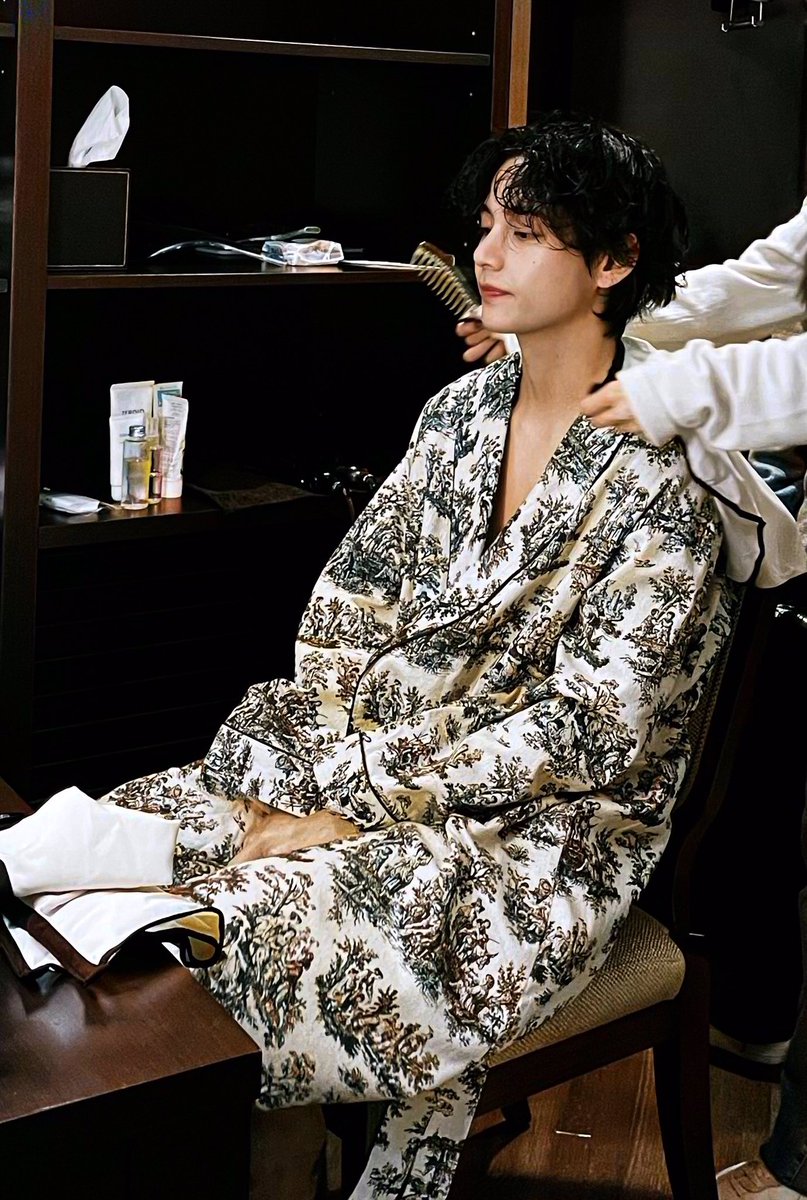 Taehyungimpact's tweet photo. HEARTTHROB https://t.co/6nXHLUwt8P