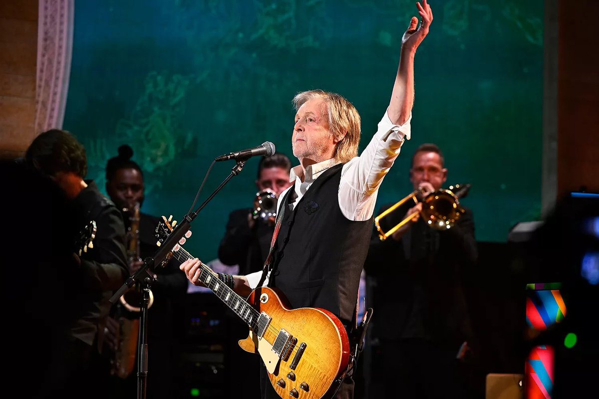 calicoradio's tweet image. His Majesty 👑 Sir Paul McCartney