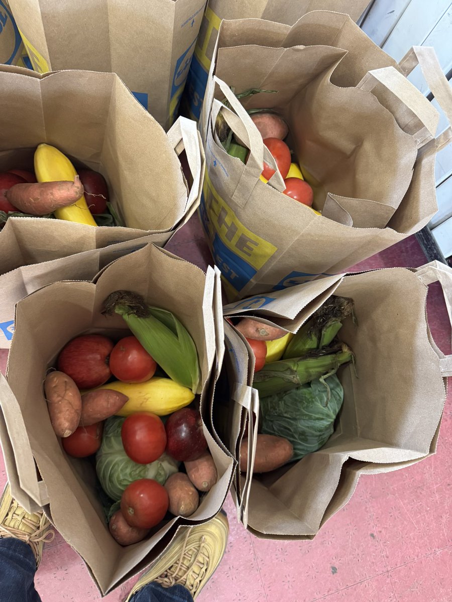 Our Farmer Market Popup Shop is one of our most critical programs that addresses food insecurity. With your support, we’ve been able to provide grocery assistance for the last 2 years to seniors allowing them to better prioritize their budgets for medicine and other needs
