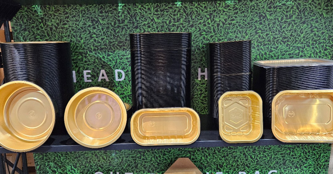 VersatilePackag's tweet image. Introducing the Eclipse Range: an exclusive collection of black and gold lacquered aluminum foil containers, offered with either a clip-on lid or a top-sealed option. These containers are designed for versatility, suitable for both microwave and oven use.