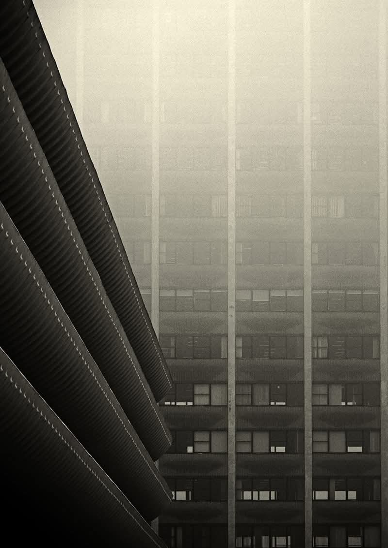 JoeGudgeonPhoto's tweet photo. Brooding Brutalism.
Bus Station.
Preston.

#brutalism #brutalist #preston #mist #prestonbusstation @bbcweather #lancashire #fog @Gillylancs @Davedaly51Dave https://t.co/CgQ8JzvXYT
