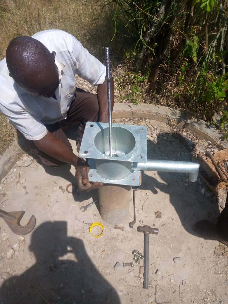 Kiruhura DLG (@kiruhuralg) on Twitter photo Kiruhura District is committed to improving service delivery through various sectors, a team of district of technical staff is in the field repairing broken down deep boreholes with an aim of providing safe and clean water to the residents <a href="/Rmukago/">Mukago D Rutetebya</a> Kiruhura District is committed to improving service delivery through various sectors, a team of district of technical staff is in the field repairing broken down deep boreholes with an aim of providing safe and clean water to the residents <a href="/Rmukago/">Mukago D Rutetebya</a>