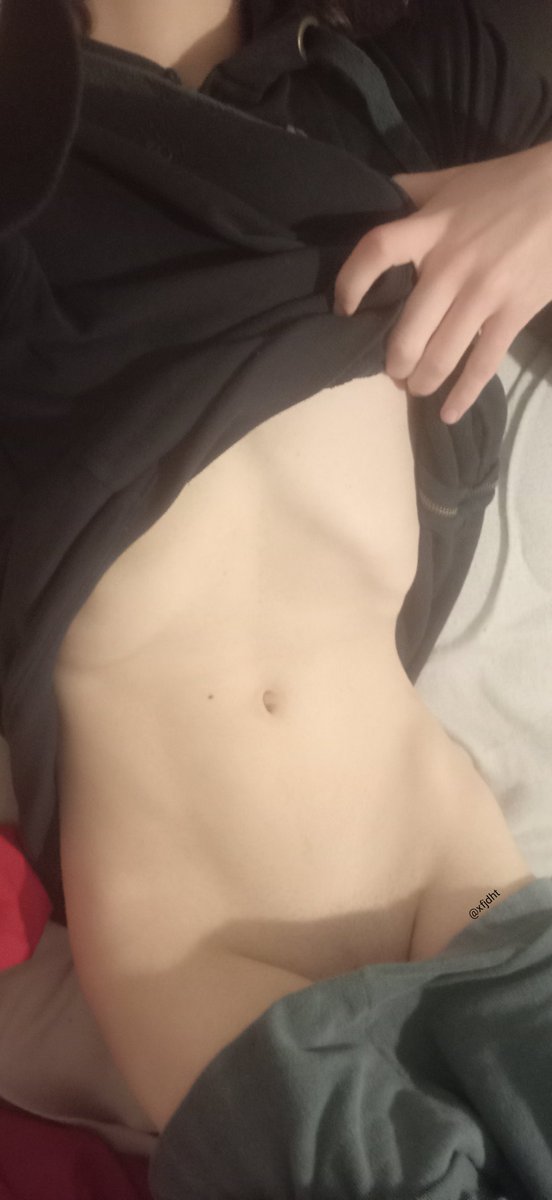 xfjdht's tweet photo. Too tired to dress up, so I shall undress :P https://t.co/Hf4YH23Bjy