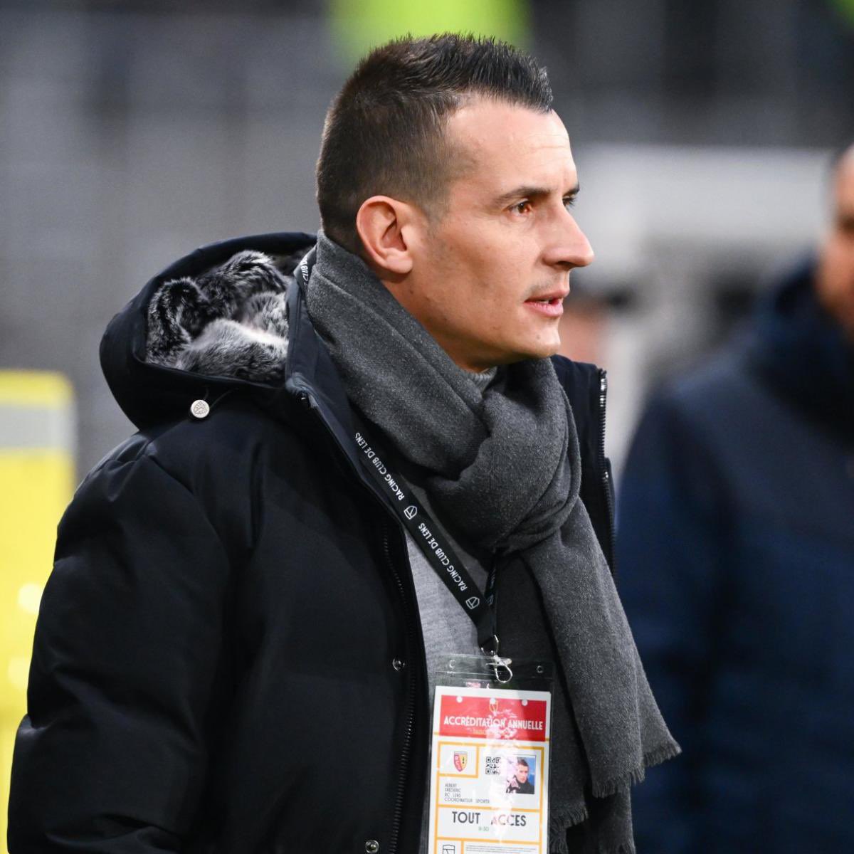 AtKoraMaroc's tweet image. 🔴𝐎𝐅𝐅𝐈𝐂𝐈𝐄𝐋 ! Frédéric Hébert devient le nouveau directeur sportif de l’AS FAR !

Passé par le RC Lens, le PSG, Dijon et le Paris FC, il apporte son expérience au club militaire 🇲🇦🔥

#ASFar #FrédéricHébert