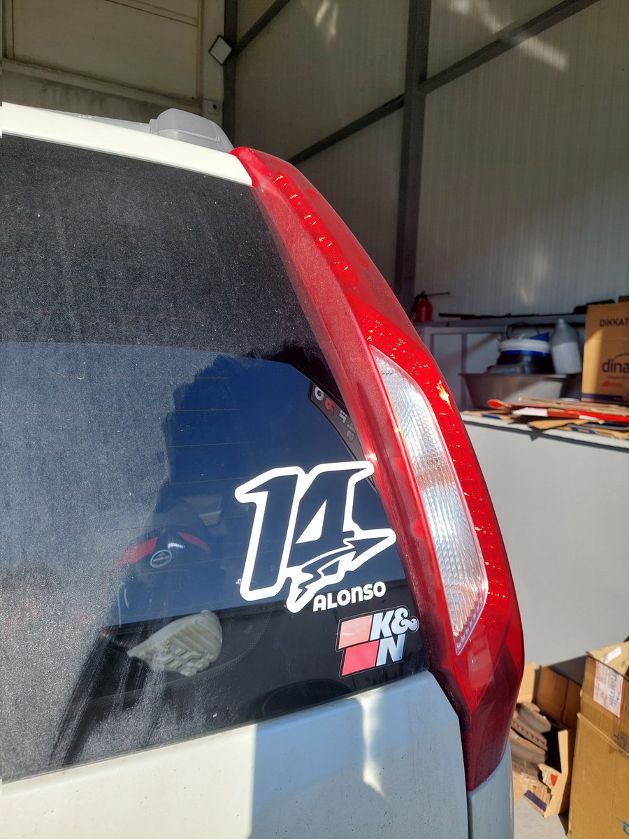 Stickerımızı yapıştıralım da tarafımız belli olsun.