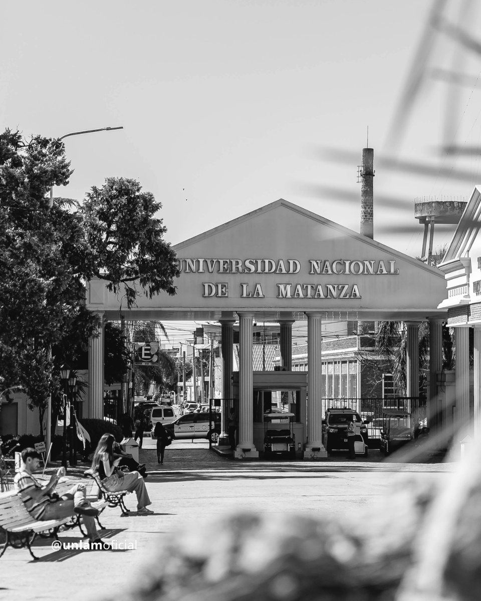 UnlamOficial's tweet photo. La belleza de Nuestra Casa resalta mucho más en blanco y negro 📸

🤍 ¿Cuál es tu foto favorita? 🖤

#UNLaM #Universidad #ByN https://t.co/loeN05o6h6