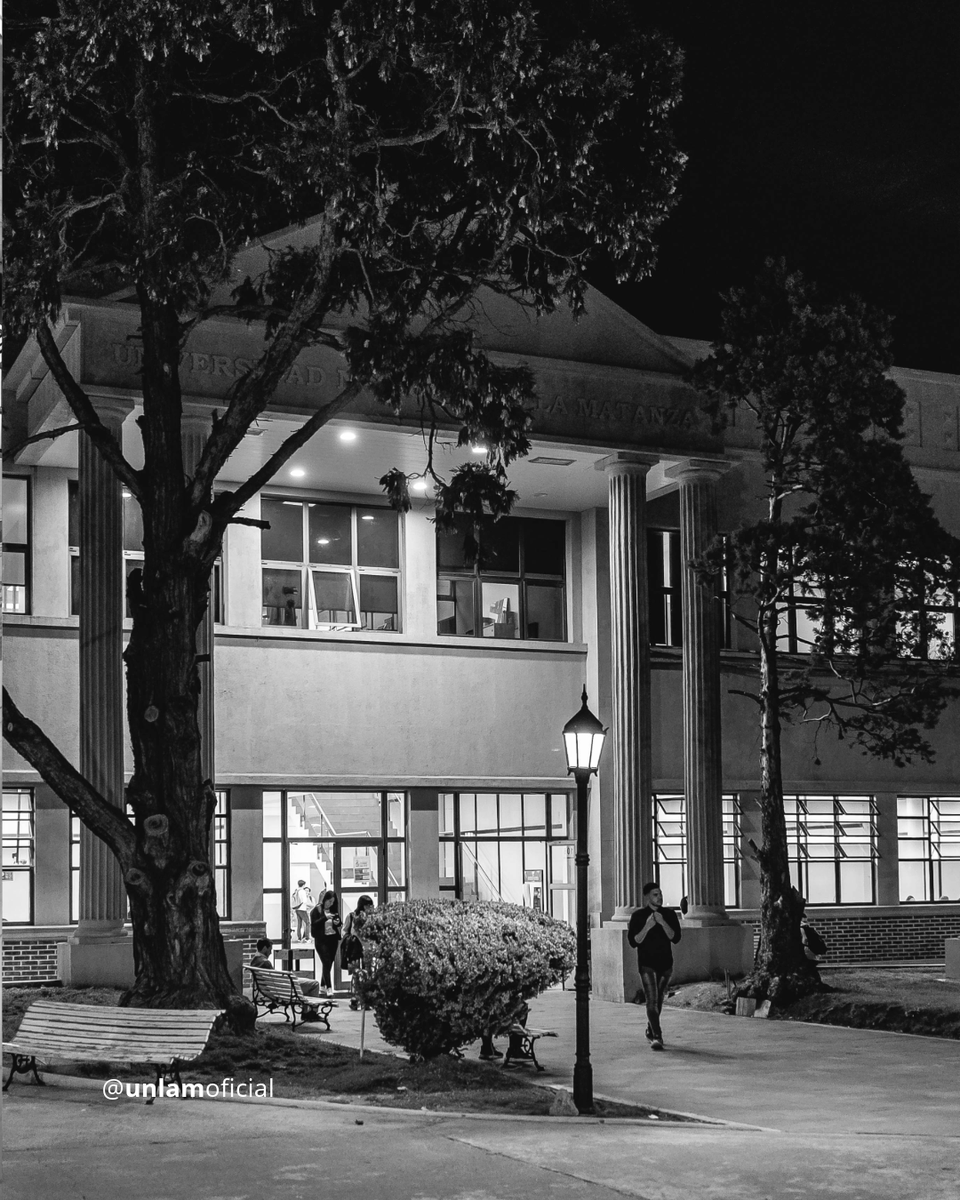 UnlamOficial's tweet photo. La belleza de Nuestra Casa resalta mucho más en blanco y negro 📸

🤍 ¿Cuál es tu foto favorita? 🖤

#UNLaM #Universidad #ByN https://t.co/loeN05o6h6