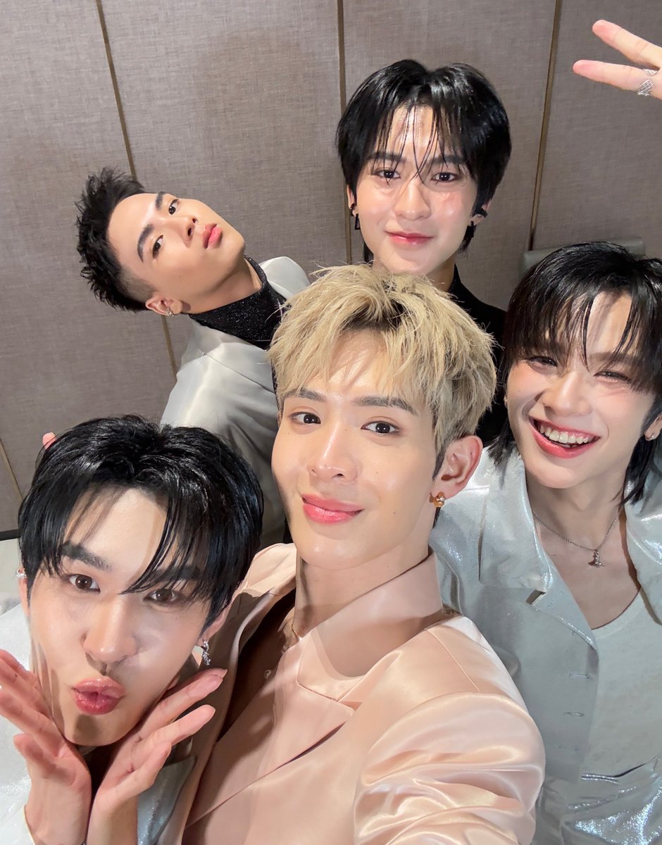 JS tweet media