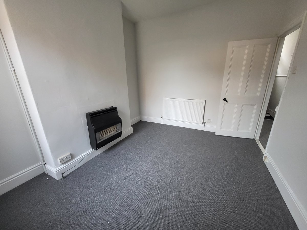 📍 AVAILABLE NOW – Brooklyn Terrace, Hull, HU5 1PY
2 Bedrooms | 2 Reception | 1 Bathroom | £575.00 PCM
🏡 2-Bedroom terraced property ready for viewings now. Situated close to Beverley Road for great transport links and amenities all close
📞 01482 323 033
📧 info@hallerevans.com