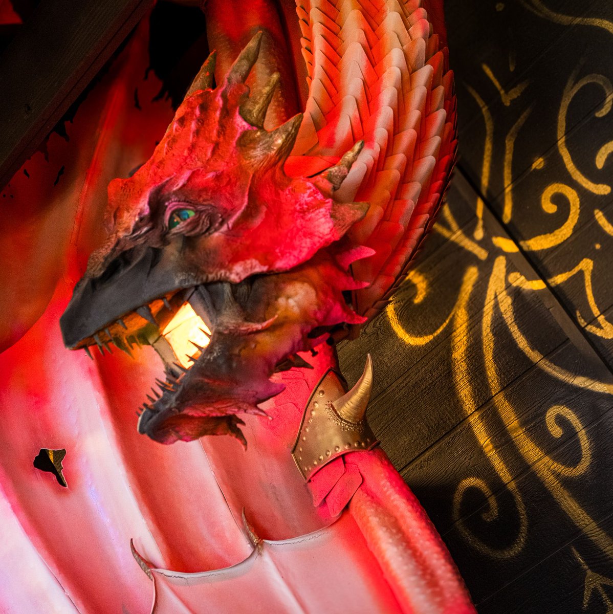 BlacksmithEXP's tweet photo. Awesome photos by @WendeeCreates of our talented smith; @hetz_smithy with our newest dragon at the Arizona Renaissance Festival.
And YOU can forge with them every weekend until the end of March!
Book your spot to forge with us by visiting:
https://t.co/fEbjDktYwT https://t.co/tQtN2fxNPl