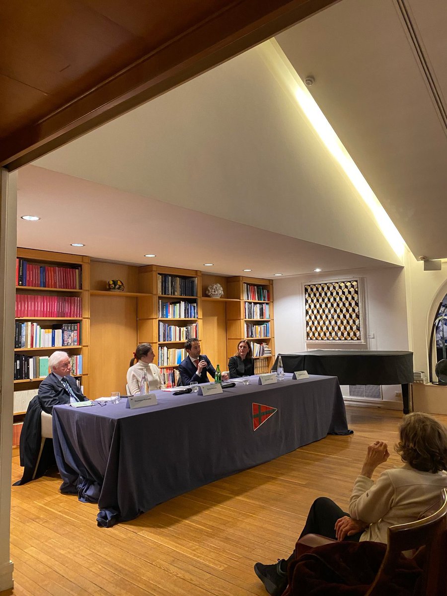 NicolePirozzi's tweet photo. Bella presentazione ieri al Circolo degli Esteri con @gioFALEG e l’Ambasciatore Giuseppe Mistretta moderati da Giulia Ferraro 🇪🇺👇 https://t.co/5SoE6KHxBz